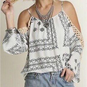 Umgee Boho Crochet Cold Shoulder peasant top Size Small Blue And White